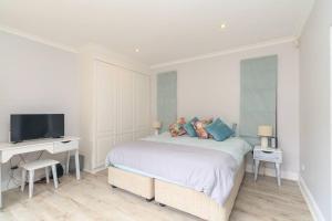 Postel nebo postele na pokoji v ubytování Golf & Leisure Delight - Pecanwood Golf Estate - Hartbeespoort + 29 fotografií