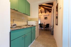 Cucina o angolo cottura di Apartmani Čalane