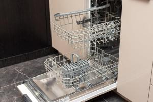 a dishwasher filled with dishes in a kitchen at Rent like home - Deo Plaza Wyspa Spichrzów in Gdańsk