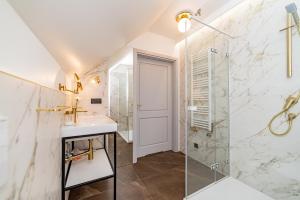 Ένα μπάνιο στο Apartamenty Stare Miasto +91 φωτογραφίες