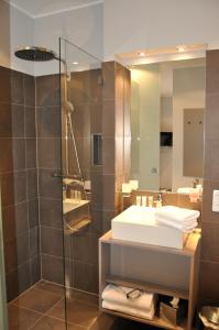 a bathroom with a sink and a shower at StrandBerg's Designhotel Viktoria in Braunlage