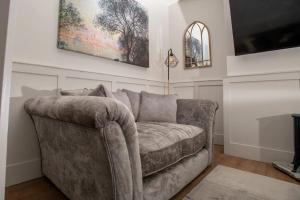 a living room with a couch and a fireplace at Cosy Countryside Hideout - Pass the Keys in Whisby