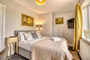 Ένα ή περισσότερα κρεβάτια σε δωμάτιο στο Cosy Countryside Hideout - Pass the Keys