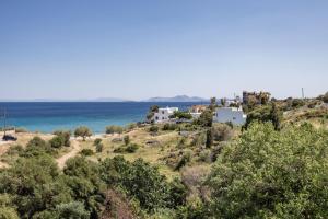 a house on a hill next to the ocean at Hippocampus studios 2 min walk from the beach in Moutsouna Naxos