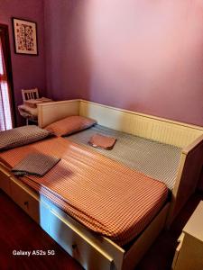 A bed or beds in a room at Les Maisons des Fleurs
