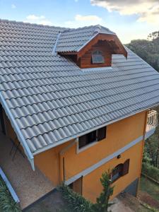 Το κτήριο όπου στεγάζεται  το δωμάτιο σε οικογενειακή κατοικία