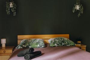 a bedroom with a bed with two pillows and towels at Leśne zacisze - dom z kominkiem i balią in Jordanów