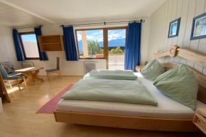 Postel nebo postele na pokoji v ubytování Pension Marhof