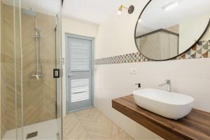 a bathroom with a sink and a mirror at Rocamadour - Casa del Caminito in Málaga