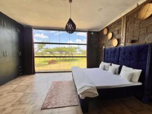 Ένα ή περισσότερα κρεβάτια σε δωμάτιο στο Amboseli Glass house +149 φωτογραφίες