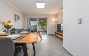 Χώρος καθιστικού στο Nice Apartment In Mrljane