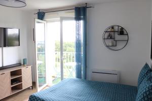 Posteľ alebo postele v izbe v ubytovaní Le panoramique - Parking, Tram A, Netflix