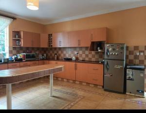 Kuchyň nebo kuchyňský kout v ubytování five bedroom home in keren + 10 fotografií