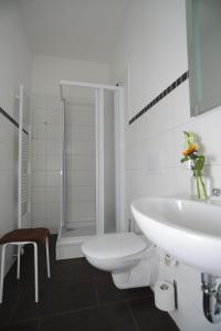 Bilik mandi di BEWOS Gästehaus
