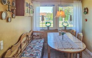 Posezení v ubytování 2 Bedroom Beautiful Home In Rockneby