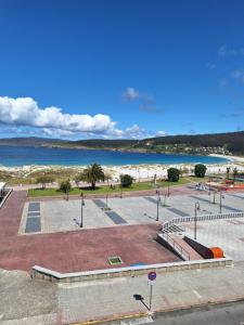 a park with a view of the beach and the ocean at Piso da Playa in Laxe