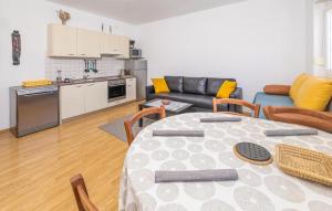 Imagen de la galería de Gorgeous Apartment In Rab With Wi-Fi, en Rab