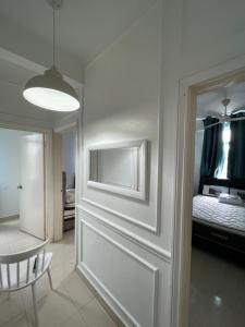 Postel nebo postele na pokoji v ubytování DRIFF Homestay 3bedroom with aircond 50m to Night Market Wakaf Che Yeh