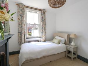 Postel nebo postele na pokoji v ubytování Chapelhay Cottage