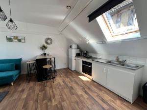 Η κουζίνα ή μικρή κουζίνα στο Loft de Villeneuve - 6 Pers +8 φωτογραφίες