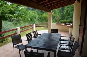 Balkón nebo terasa v ubytování Maison charmante avec piscine et jardin à Robiac-Rochessadoule