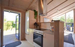 A kitchen or kitchenette at Beautiful Home In Ebeltoft With Sauna