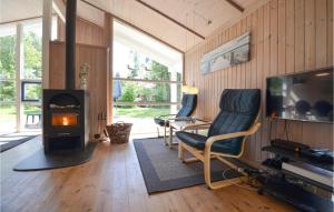 Posezení v ubytování Beautiful Home In Ebeltoft With Sauna