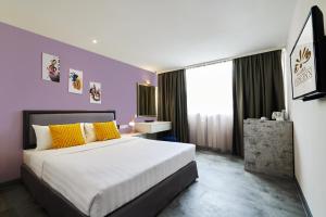 Postel nebo postele na pokoji v ubytování PJ De Inn Hotel