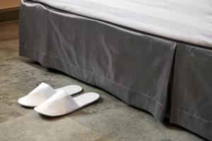 Postel nebo postele na pokoji v ubytování PJ De Inn Hotel