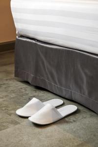 Postel nebo postele na pokoji v ubytování PJ De Inn Hotel