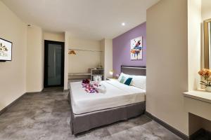 Postel nebo postele na pokoji v ubytování PJ De Inn Hotel