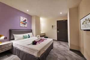 Postel nebo postele na pokoji v ubytování PJ De Inn Hotel