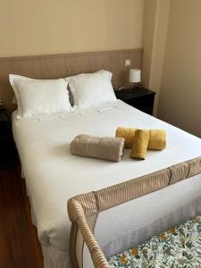 a large white bed with two pillows on it at Villa María in El Astillero