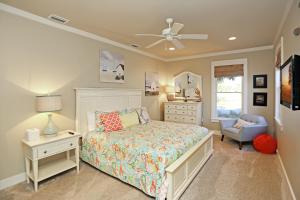 Slice of Heaven by Pristine Properties Vacation Rentals客房内的一张或多张床位