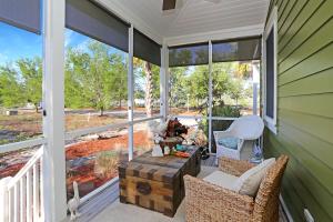 Slice of Heaven by Pristine Properties Vacation Rentals的休息区