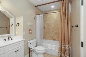 Slice of Heaven by Pristine Properties Vacation Rentals的一间浴室