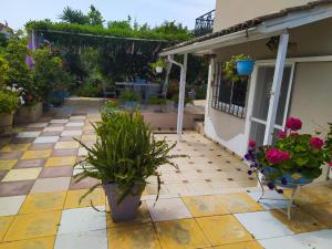 Vonkajšia záhrada v ubytovaní Olyna’s Apartment N.S Preveza