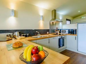 a kitchen with a bowl of fruit on a table at 2 bed in Sherwood Forest 88428 