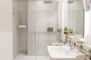 Hotel Tayko Sevilla的一间浴室