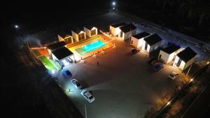 Bazén v ubytování BAYU VILLA SEGAMAT nebo v jeho okolí