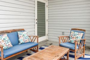 พื้นที่นั่งเล่นของ Five on the Beach by Pristine Property Vacation Rentals