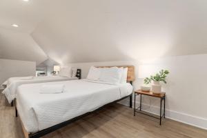 a bedroom with two beds and a table at Housepitality - The Madison House - Brand New in Columbus