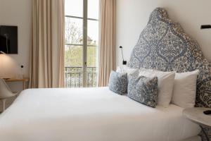 Hotel Tayko Sevilla客房内的一张或多张床位