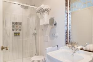 Hotel Tayko Sevilla的一间浴室