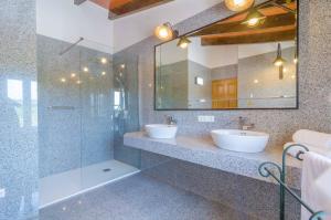 Ein Badezimmer in der Unterkunft Sa Montanyeta