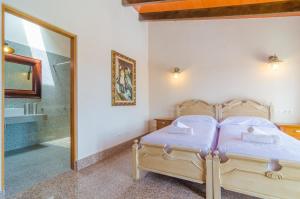 Ein Bett oder Betten in einem Zimmer der Unterkunft Sa Montanyeta