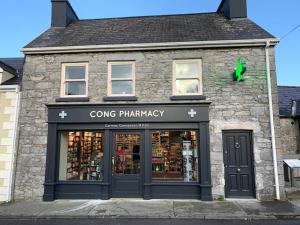 Certificato, attestato, insegna o altro documento esposto da The Apothecary