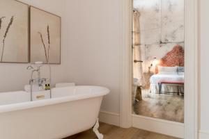Hotel Tayko Sevilla的一间浴室