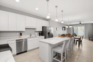 Kuchyň nebo kuchyňský kout v ubytování Fortebello Beachside 166