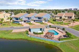 Bazén v ubytování Fortebello Beachside 166 nebo v jeho okolí